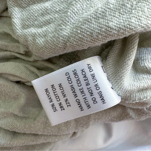 Cropped Soft Ruffle Tank - Picture 4 of 5